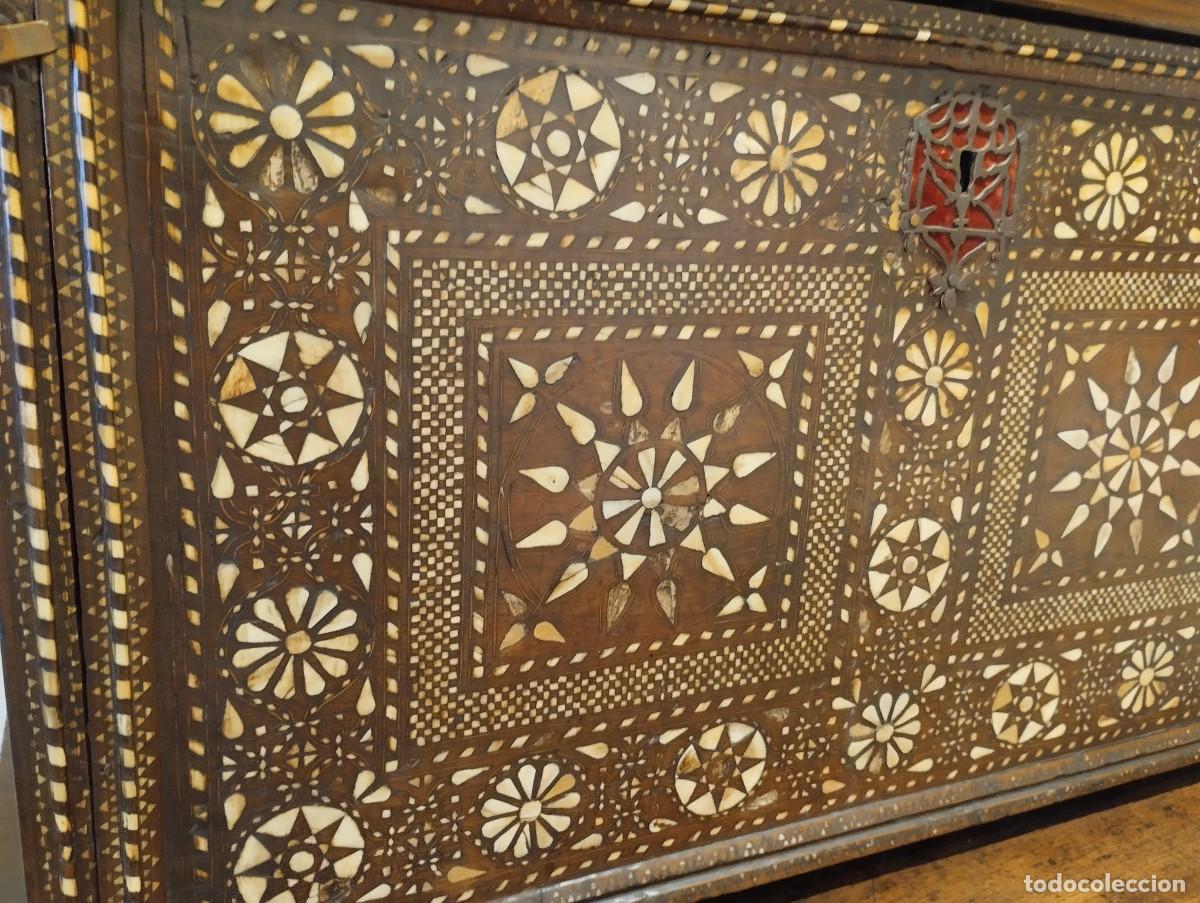 Antig&uuml;edades: Bargue&ntilde;o taracea siglo XVI - Foto 5