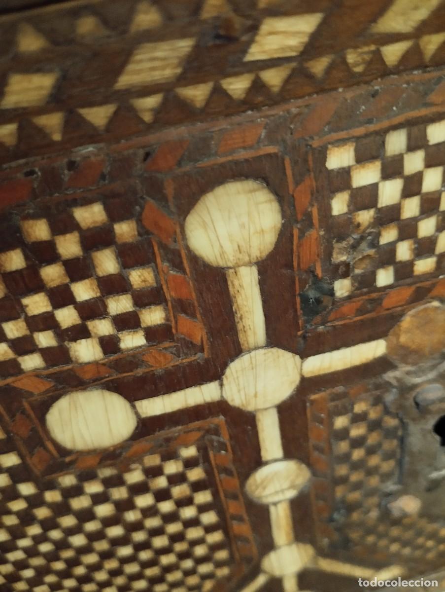 Antig&uuml;edades: Bargue&ntilde;o taracea siglo XVI - Foto 13