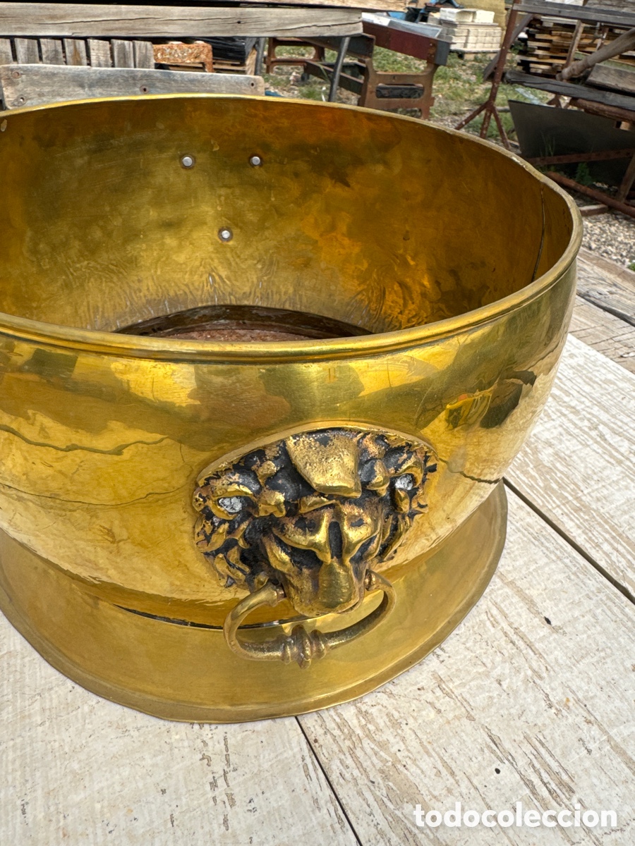 Antig&uuml;edades: Macetero de bronce con asas zoomorfas - Foto 2
