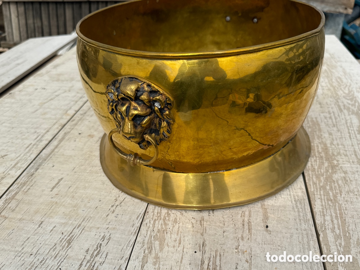 Antig&uuml;edades: Macetero de bronce con asas zoomorfas - Foto 1