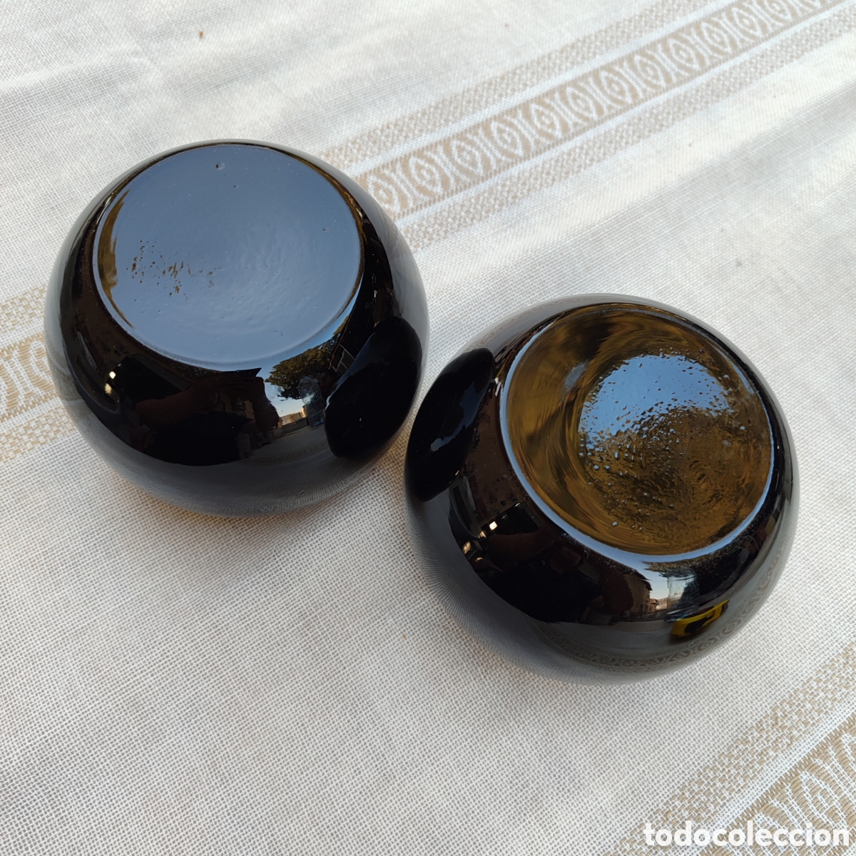 Antig&uuml;edades: Pareja 2 jarrones cristal opalina negro bola - Foto 3