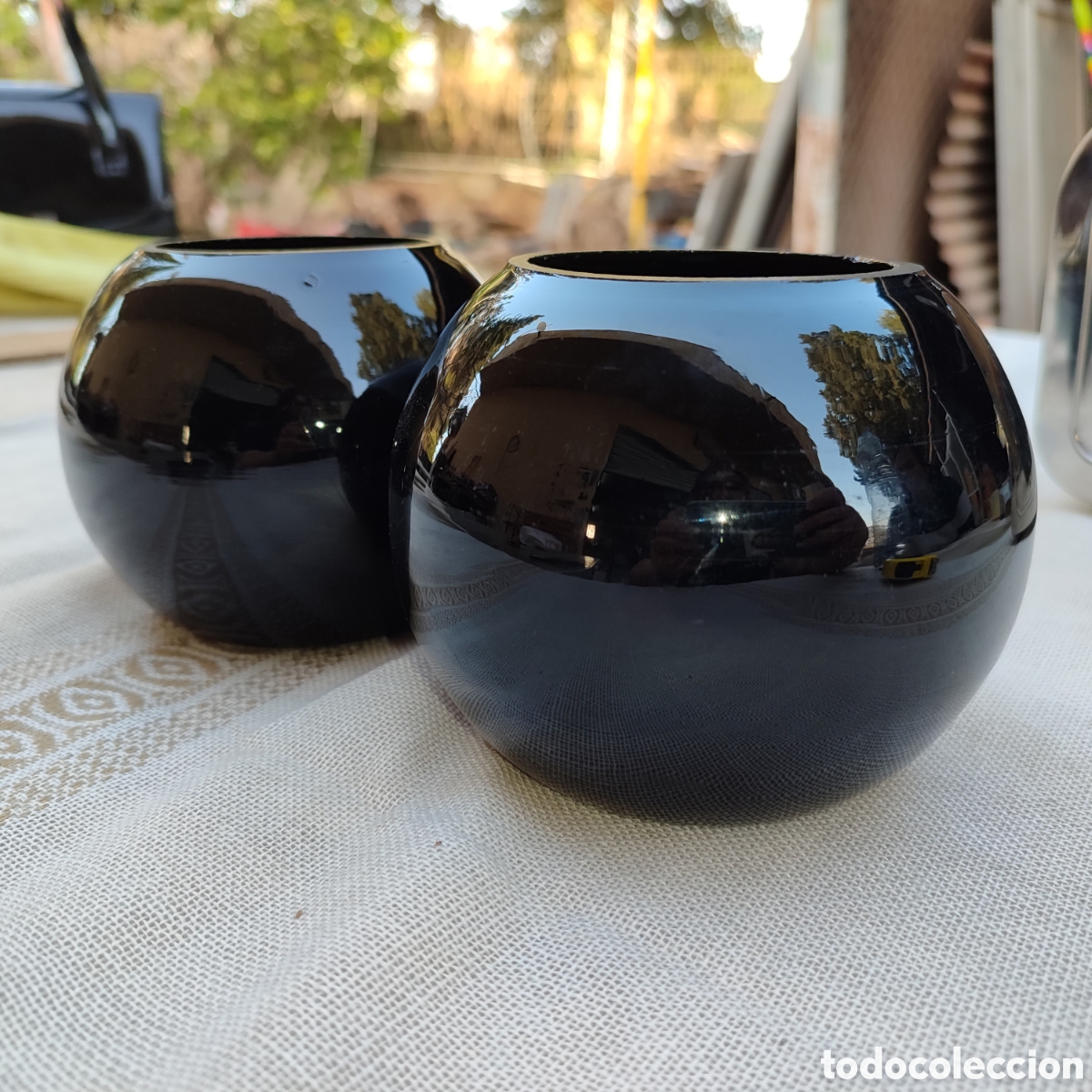 Antig&uuml;edades: Pareja 2 jarrones cristal opalina negro bola - Foto 1