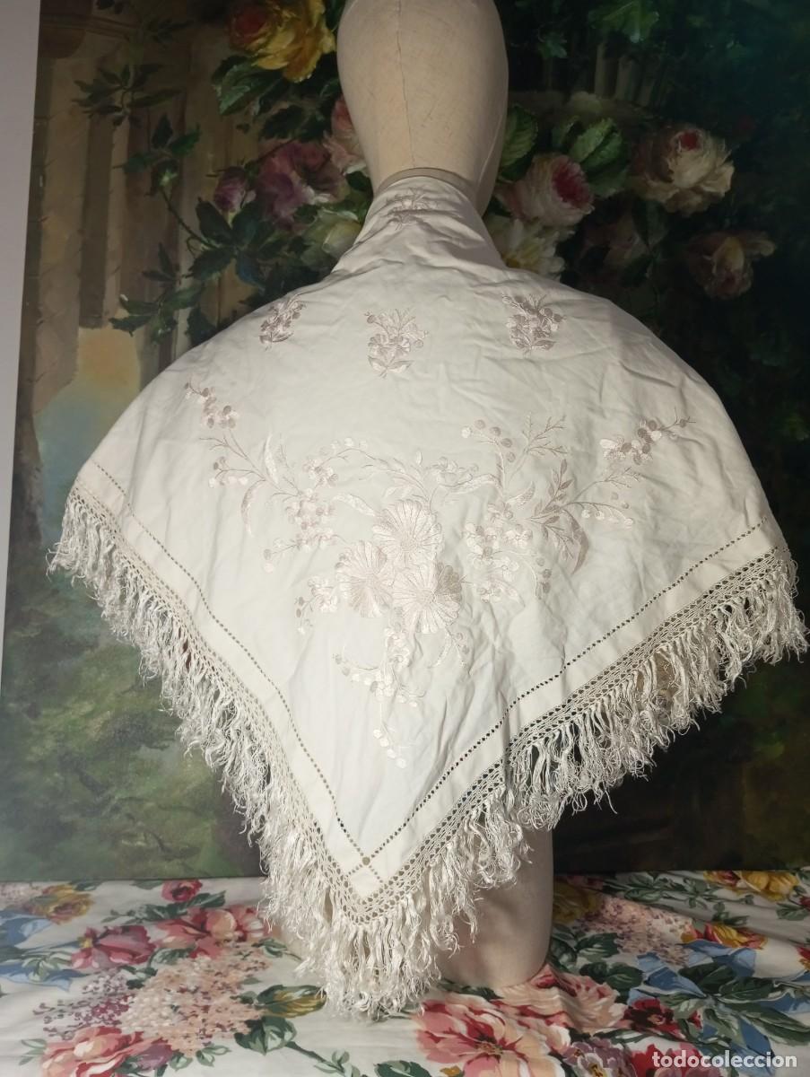 Antig&uuml;edades: MANTELETA DE ALGOD&Oacute;N BORDADA A MANO INDUMENTARIA TRADICIONAL. - Foto 3