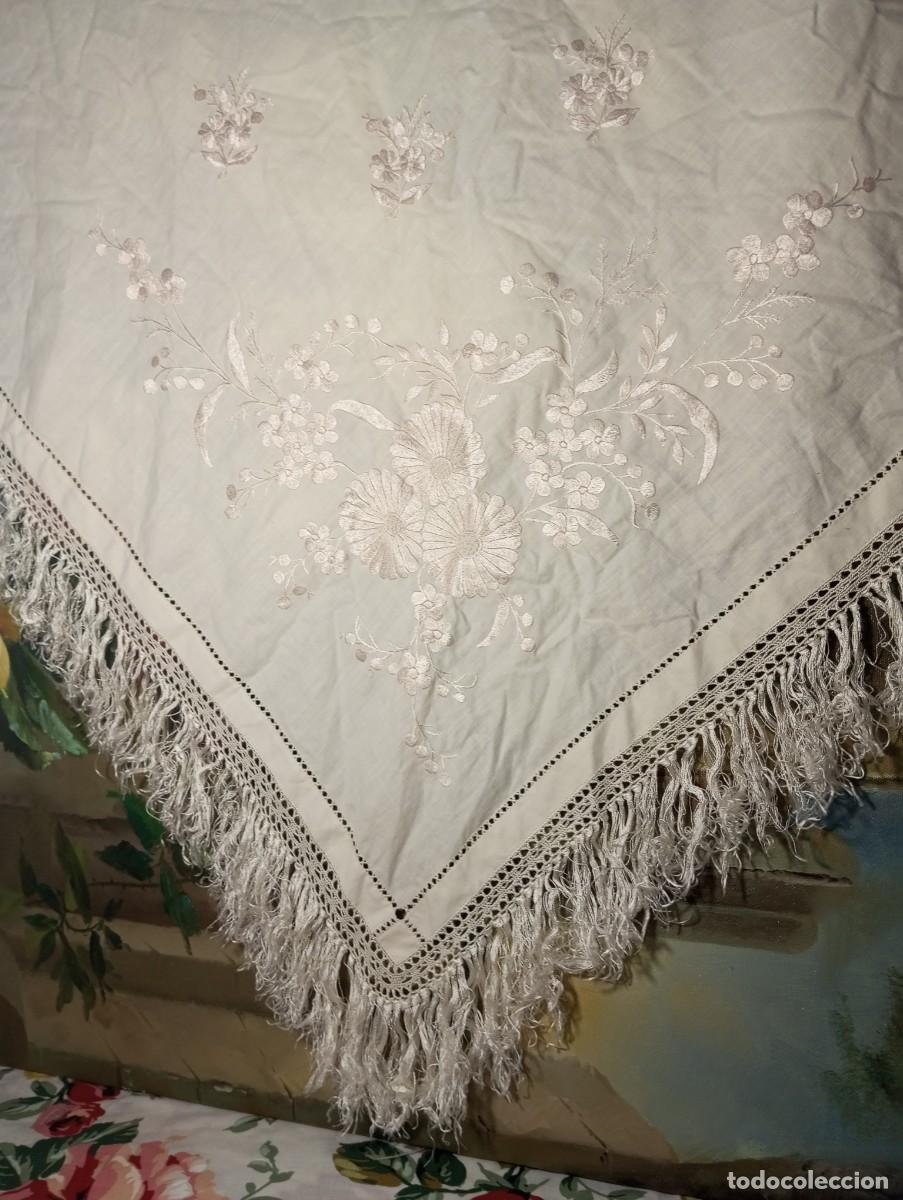 Antig&uuml;edades: MANTELETA DE ALGOD&Oacute;N BORDADA A MANO INDUMENTARIA TRADICIONAL. - Foto 20