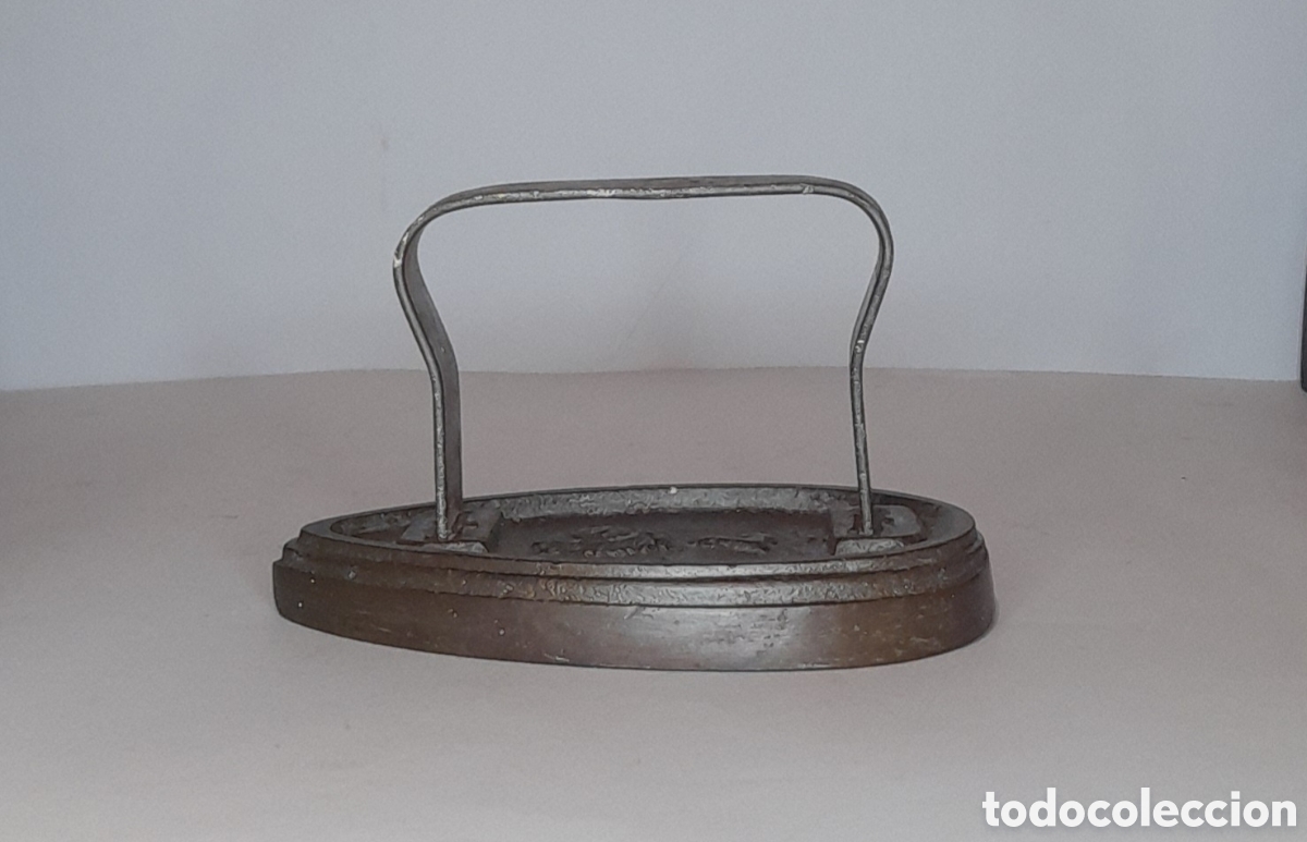 Antig&uuml;edades: Plancha antigua de hierro fundido. - Foto 3