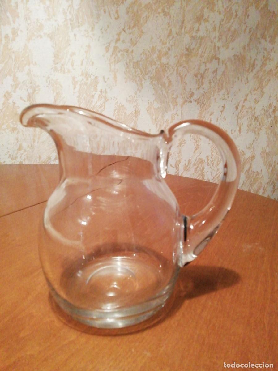 Antig&uuml;edades: Jarro de agua de vidrio 1/2 litro - Foto 1
