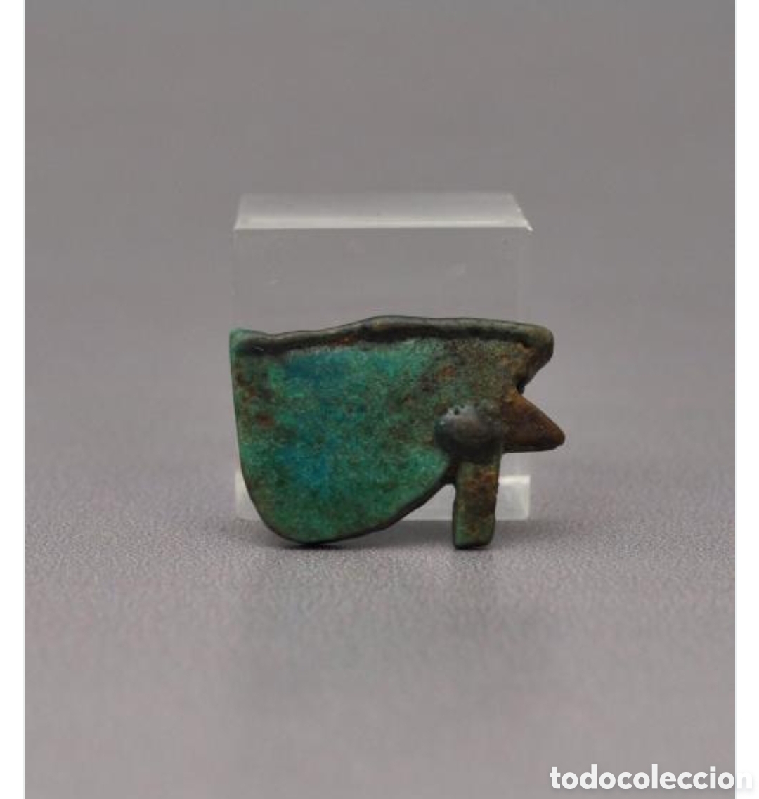 Antig&uuml;edades: EGIPTO. Baja &Eacute;poca. Amuleto Ojo de Horus (664-332 a.C.). Fayenza. Longitud 2,2 cm