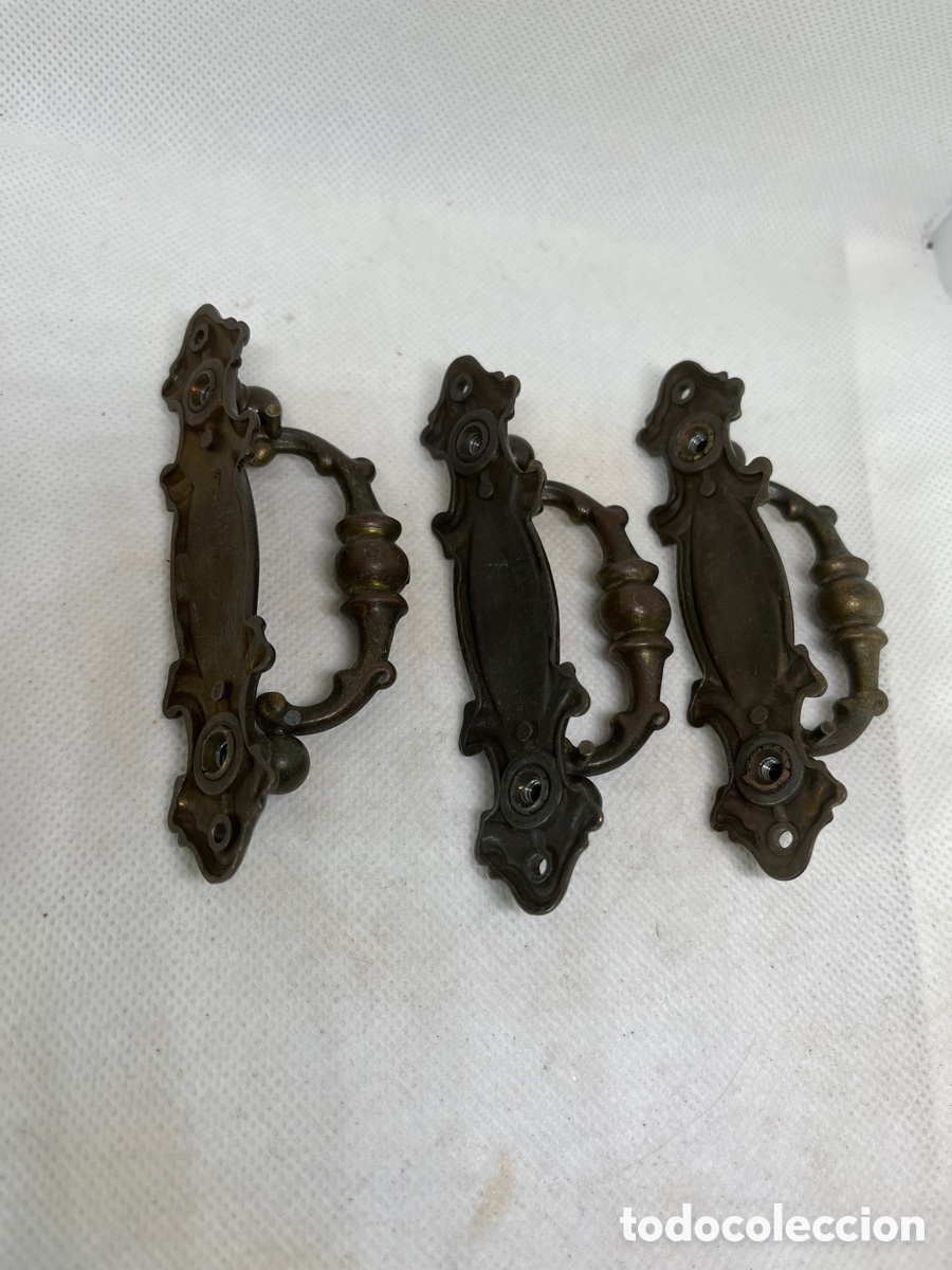 Antig&uuml;edades: 3 AGARRADORES DE BRONCE - Foto 6