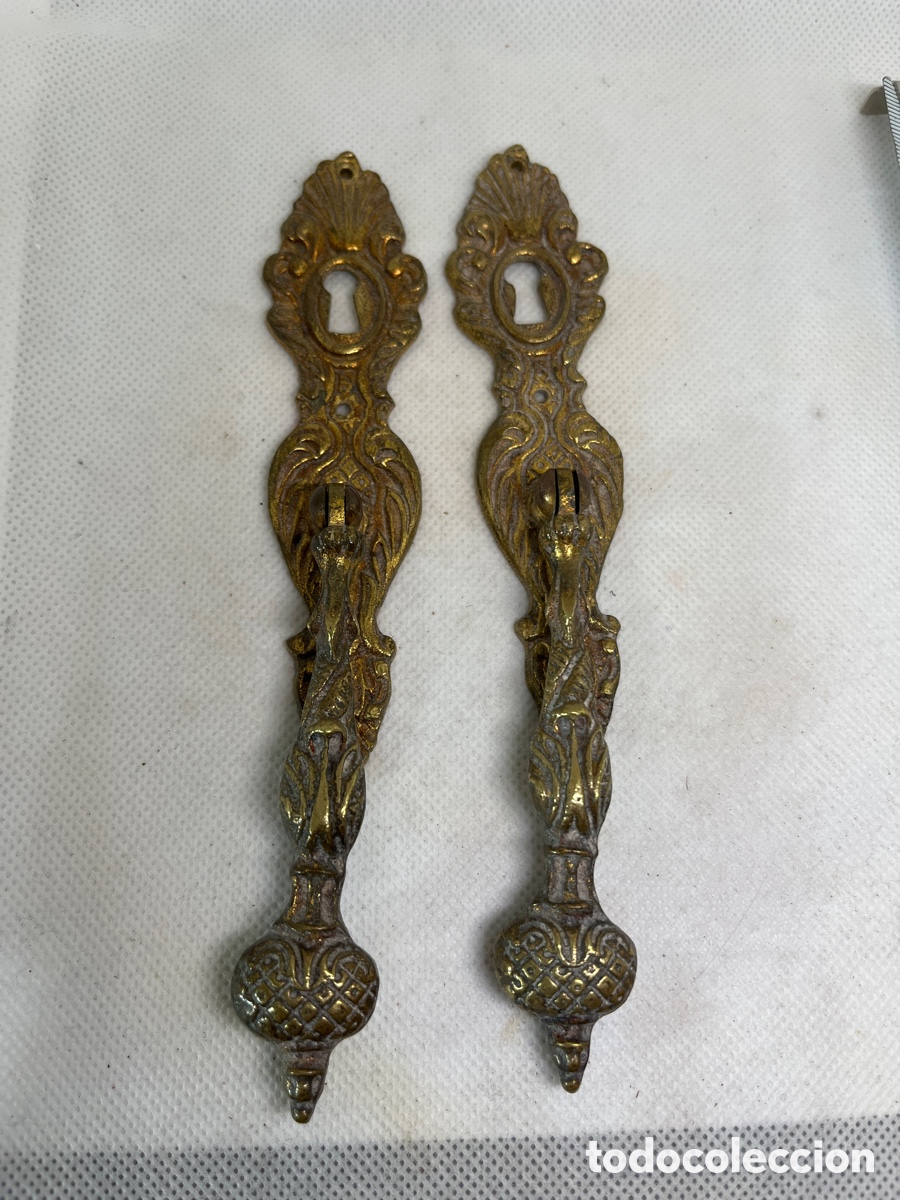 Antig&uuml;edades: PAREJA DE TIRADORES DE BRONCE - Foto 1
