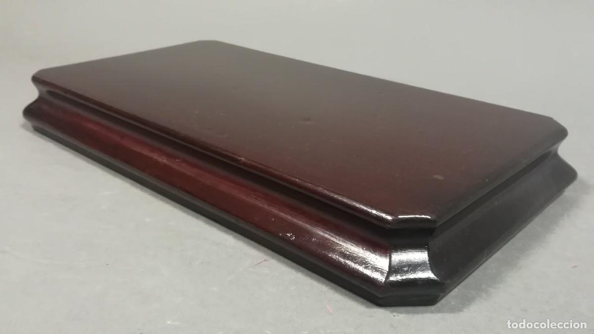 Antig&uuml;edades: BASE O PEANA DE MADERA RECTANGULAR TONO ROJIZO OSCURO - Foto 4