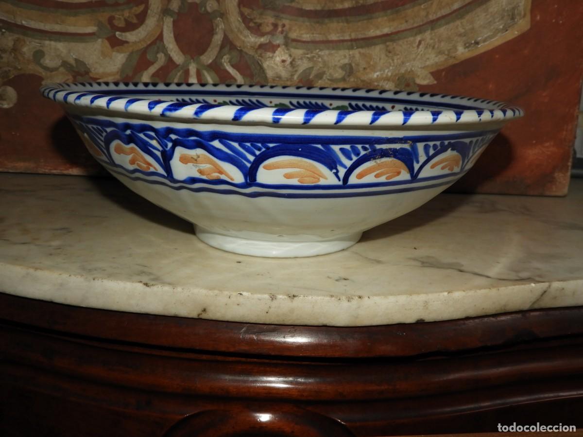 Antig&uuml;edades: CUENCO O CENTRO DE CERAMICA DECORADO A MANO - Foto 2