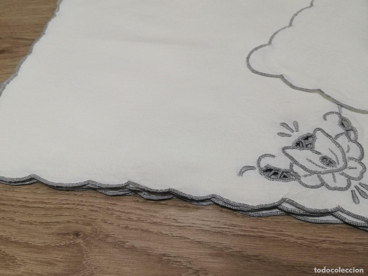Antig&uuml;edades: SERVILLETAS BORDADAS SIN ESTRENAR - Foto 7