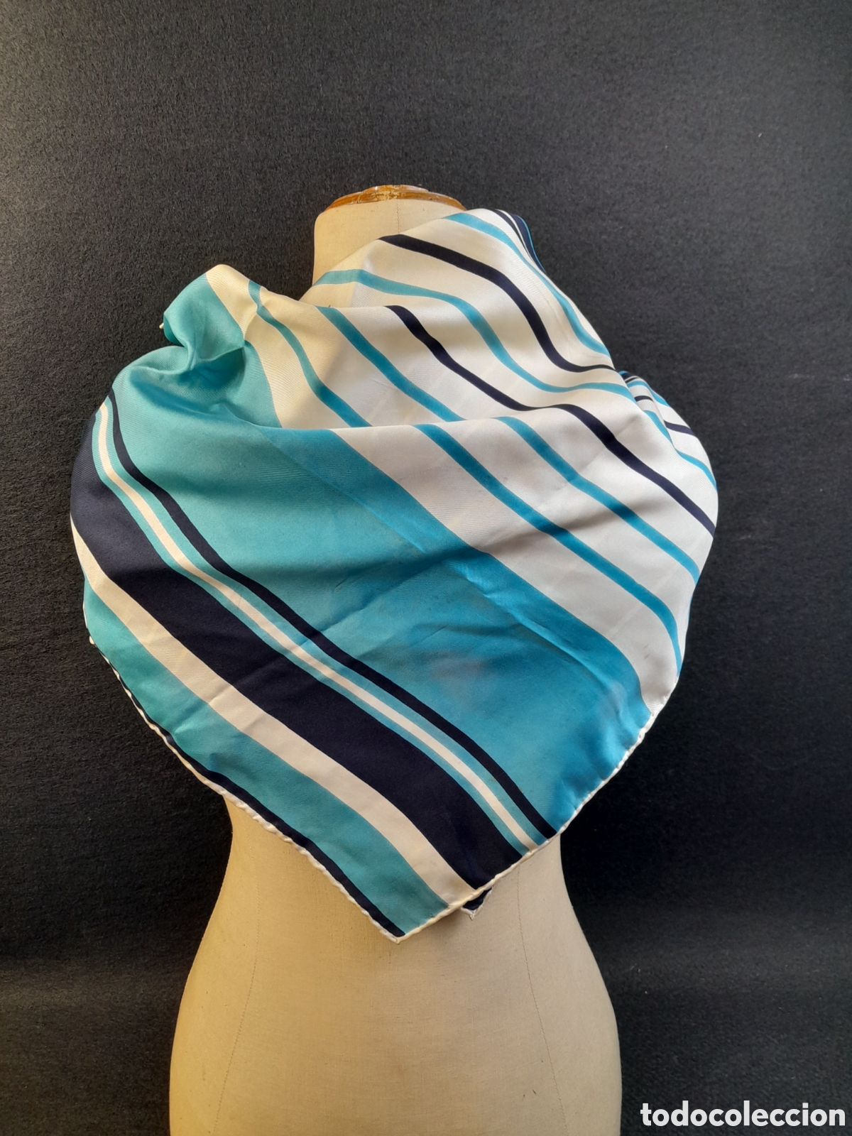 6. foulard caruso en seda. estampado a rayas. f Compra venta en