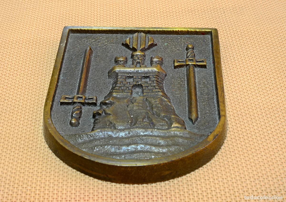 Antig&uuml;edades: PLACA ESCUDO EN BRONCE TORRE CON DOS ESPADAS, A DETERMINAR Ref.232.A4 - Foto 2