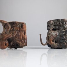 Antigüedades: PAR DE COLGADORES ANTIGUOS DE CABEZA DE ELEFANTE TALLADA EN MADERA, INDIA