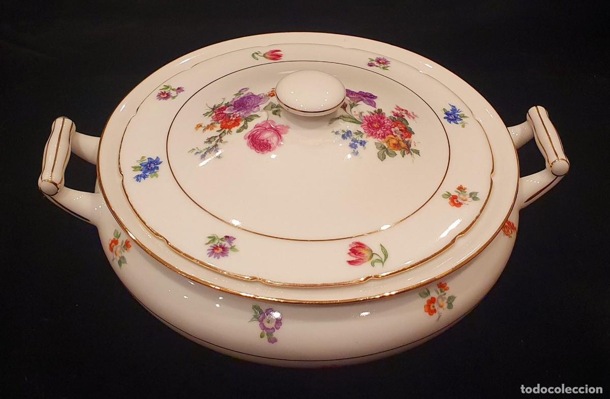 Antig&uuml;edades: Sopera porcelana con flores - Foto 1