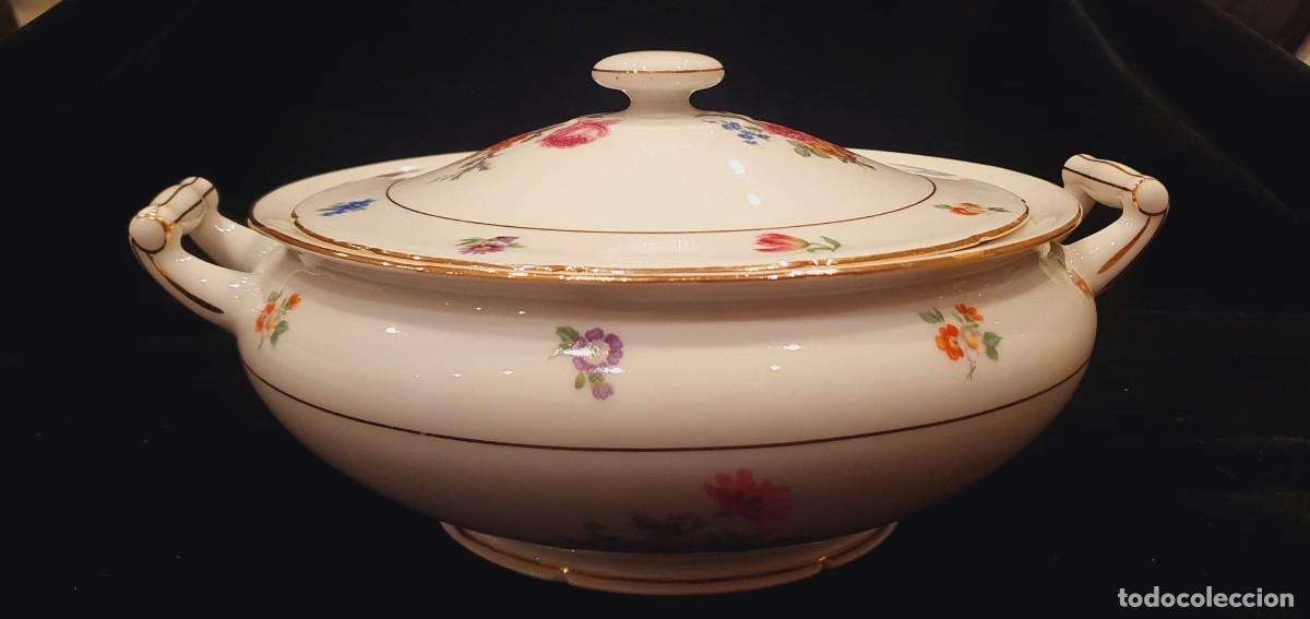 Antig&uuml;edades: Sopera porcelana con flores - Foto 2