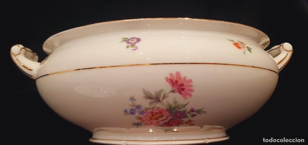 Antig&uuml;edades: Sopera porcelana con flores - Foto 3