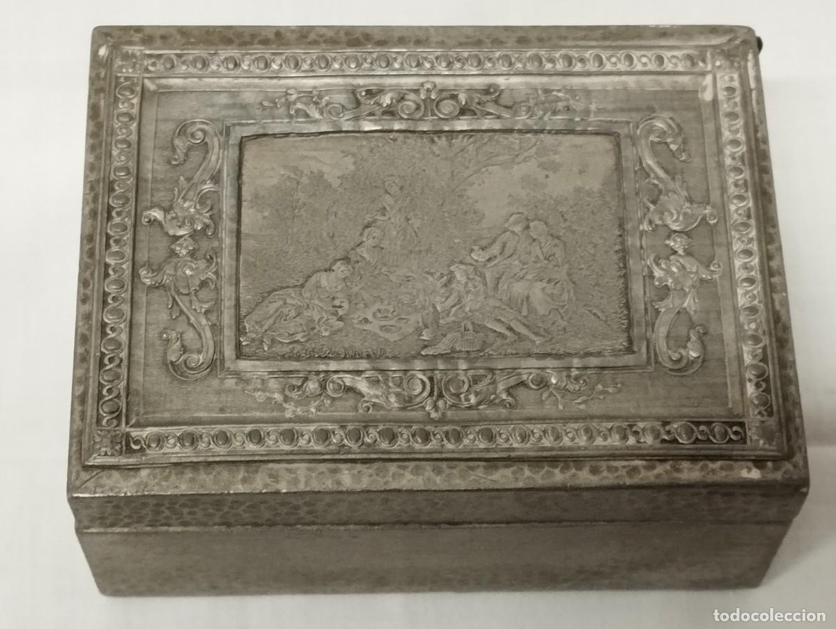Antig&uuml;edades: CAJA DE MADERA FORRADA DE ESTA&Ntilde;O - Foto 1