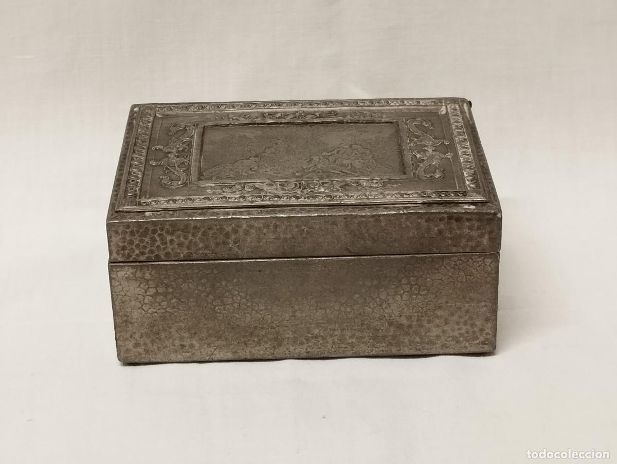 Antig&uuml;edades: CAJA DE MADERA FORRADA DE ESTA&Ntilde;O - Foto 2
