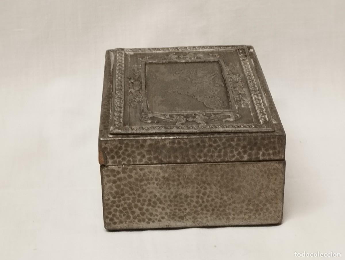 Antig&uuml;edades: CAJA DE MADERA FORRADA DE ESTA&Ntilde;O - Foto 3