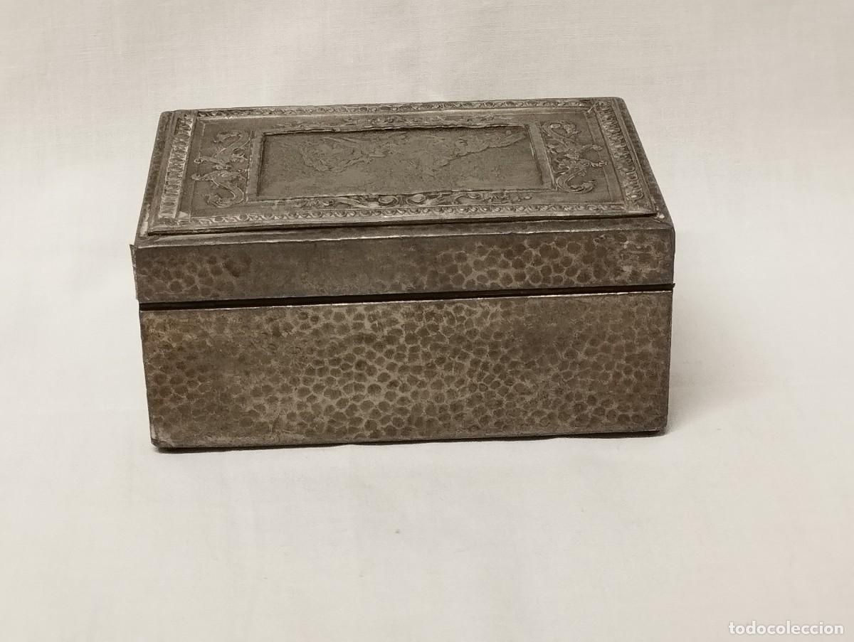 Antig&uuml;edades: CAJA DE MADERA FORRADA DE ESTA&Ntilde;O - Foto 4