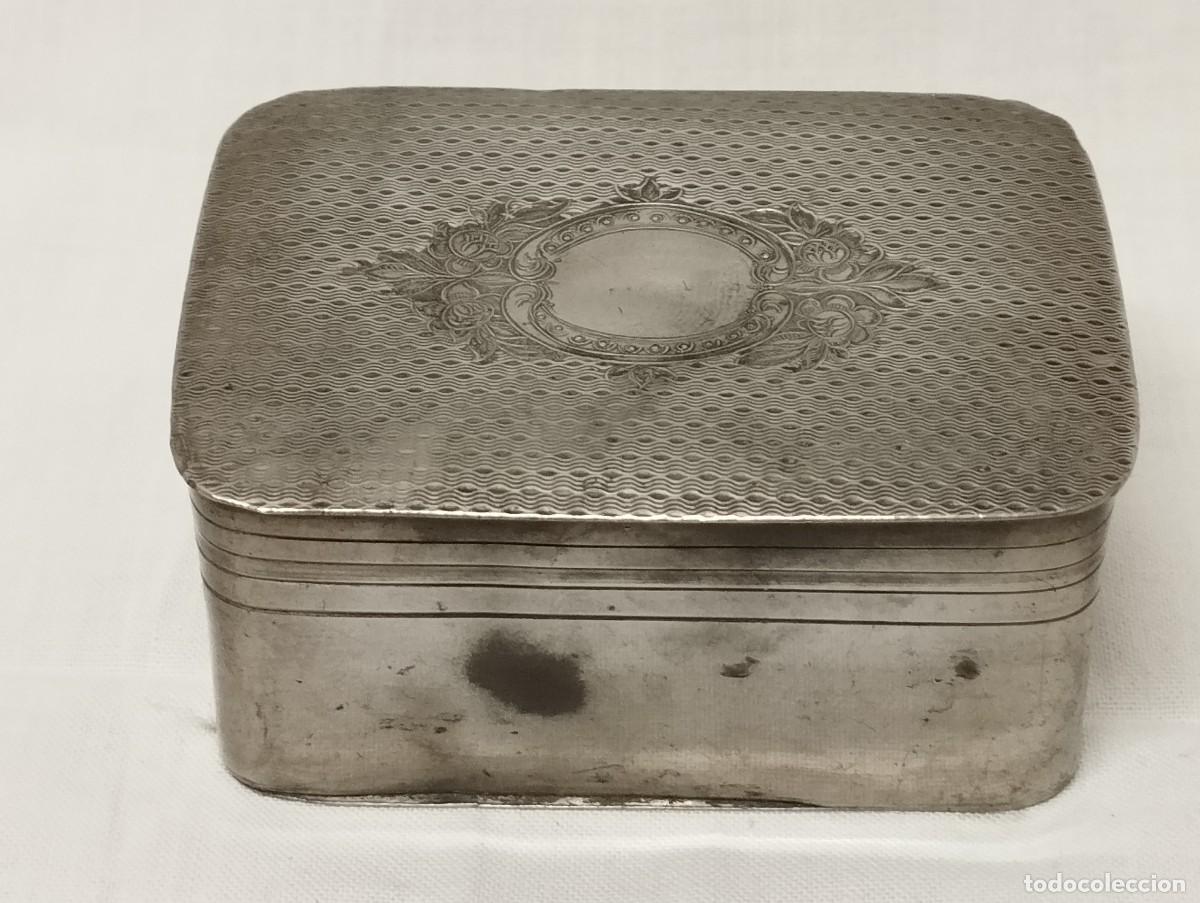 Antig&uuml;edades: CAJA DE LAT&Oacute;N PLATEADO - Foto 1
