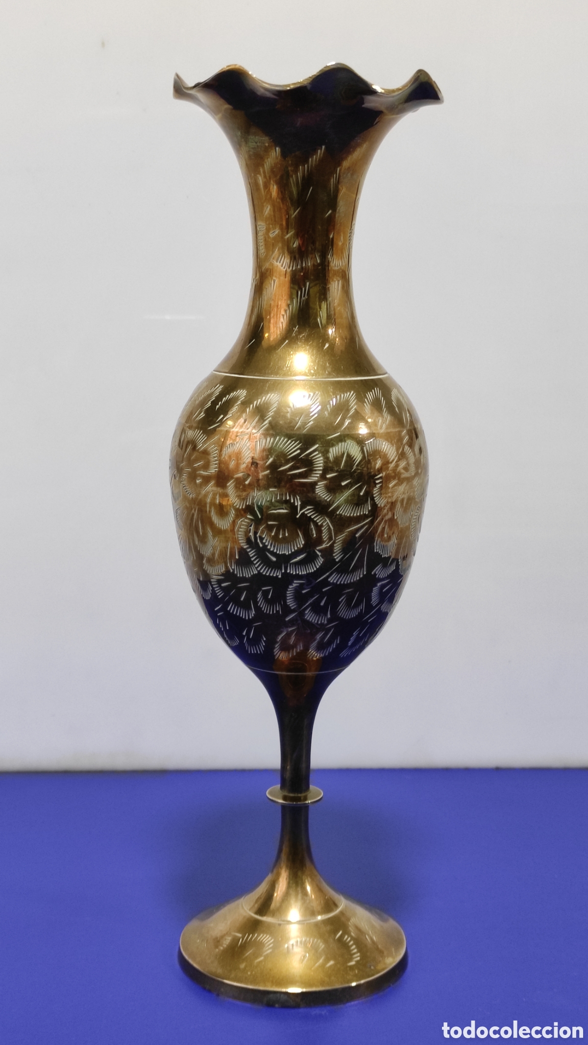 Antig&uuml;edades: Jarr&oacute;n bronce grabado - Foto 1