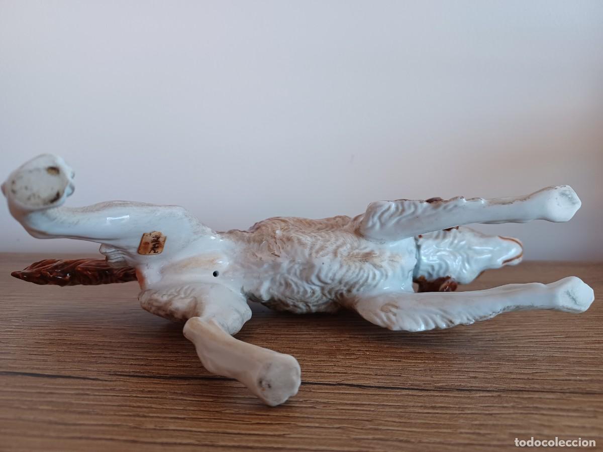 Antig&uuml;edades: Perro de caza de porcelana. - Foto 5
