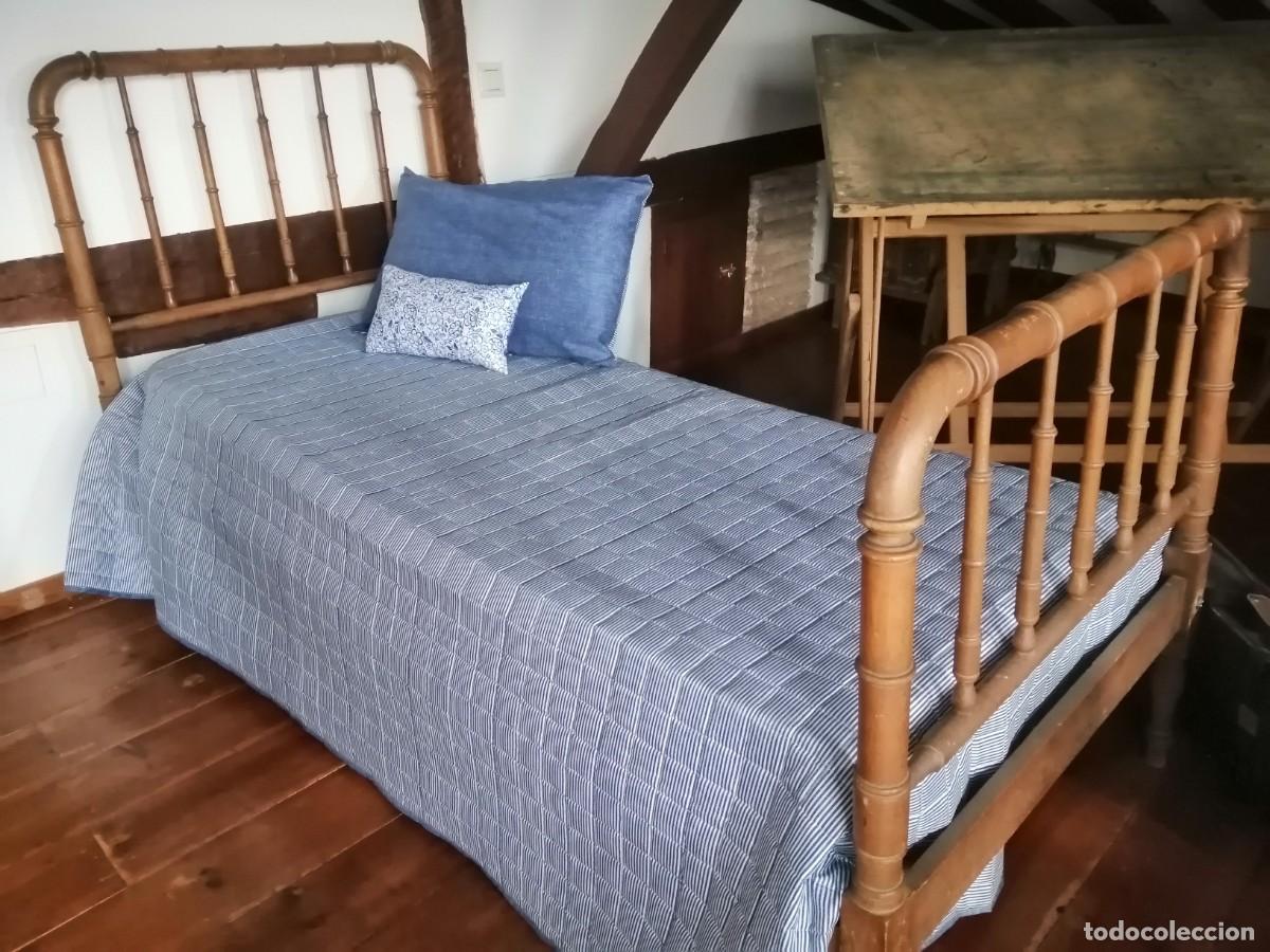 Antig&uuml;edades: Cama de madera individual - Foto 1