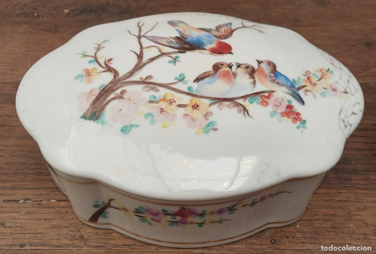 Antig&uuml;edades: CAJA DE PORCELANA DECORADA - Foto 2