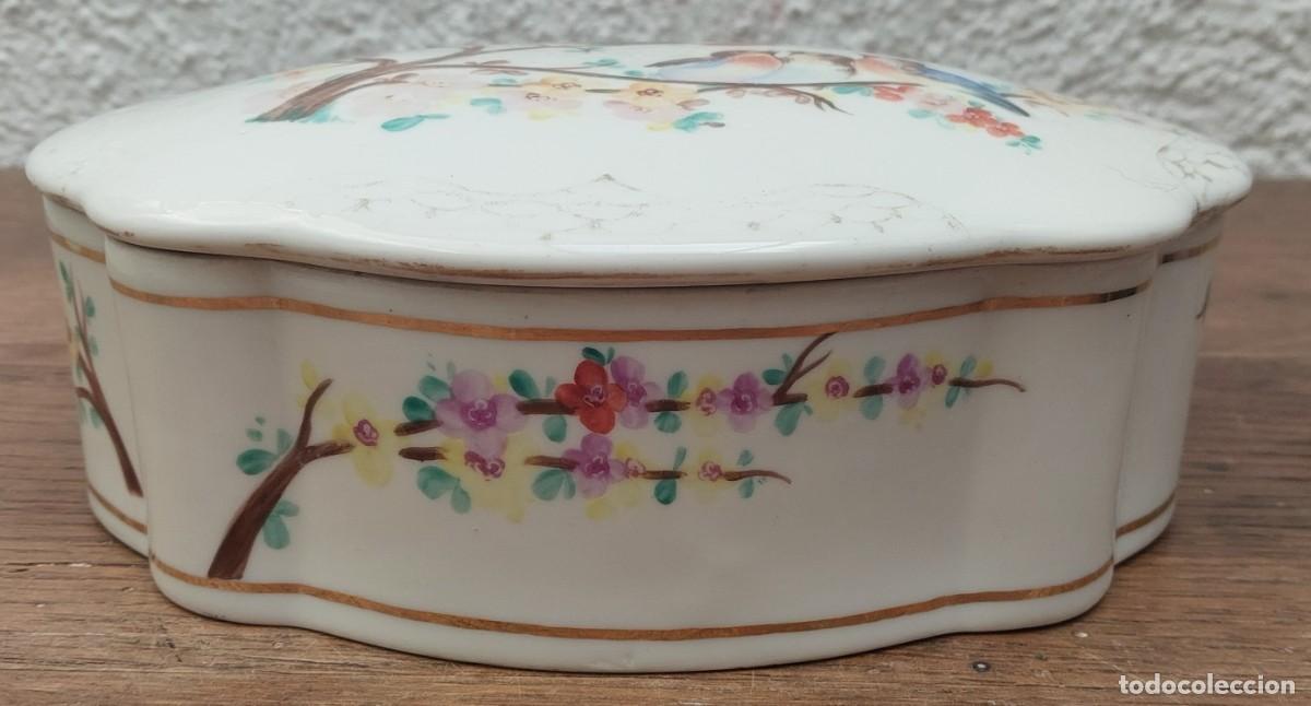 Antig&uuml;edades: CAJA DE PORCELANA DECORADA - Foto 3