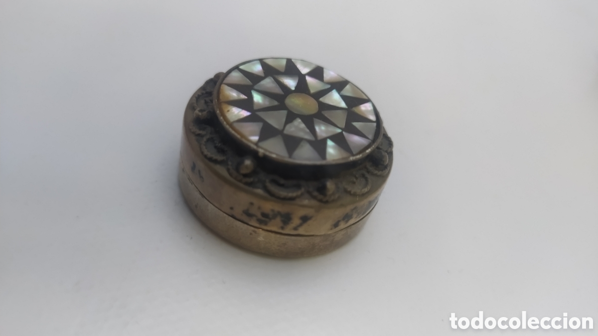 Antig&uuml;edades: Cajita de plata e incrustaciones madre Perla - Foto 2