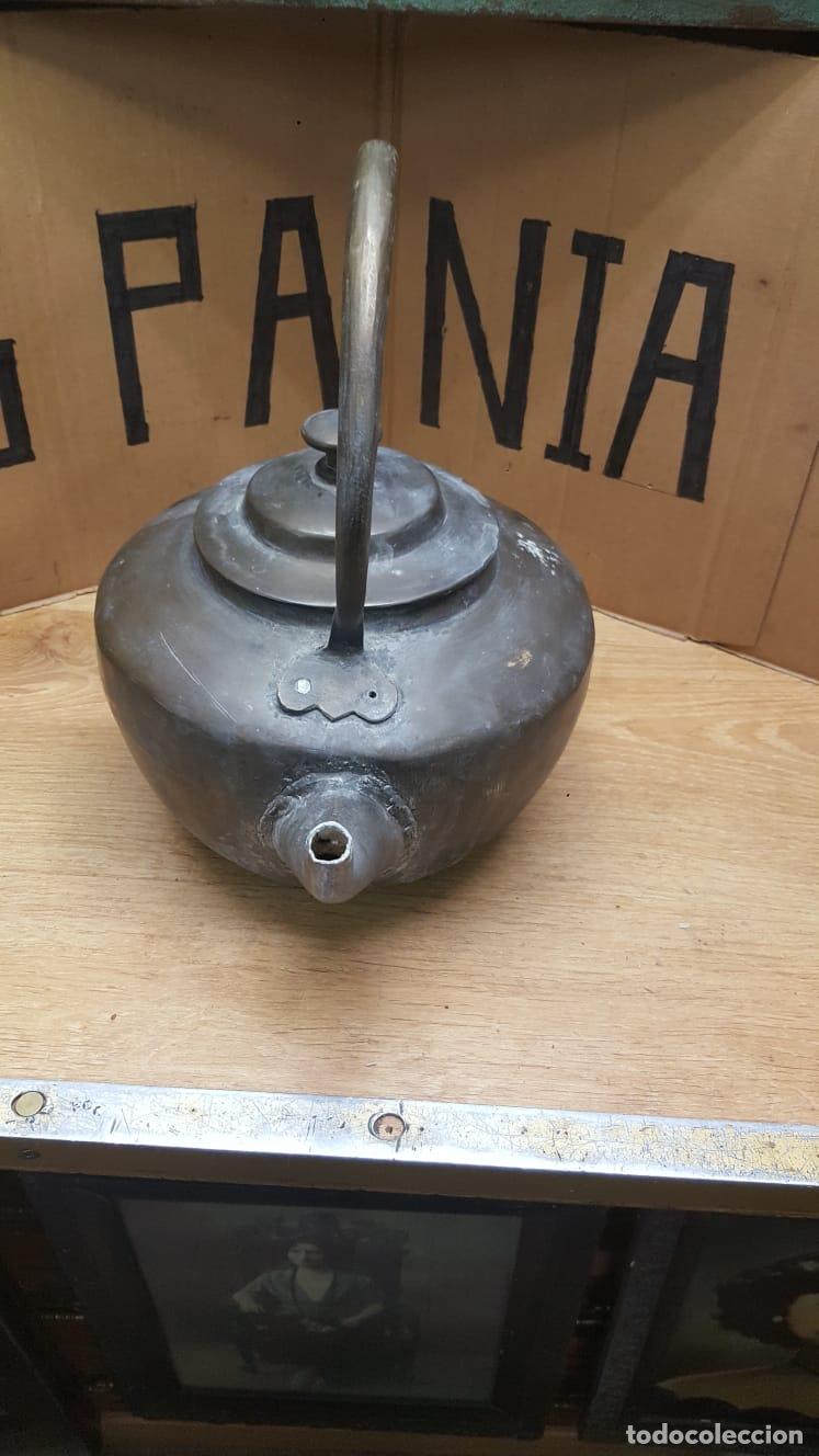 Antig&uuml;edades: ANTIGUA TETERA DE BRONCE - Foto 2