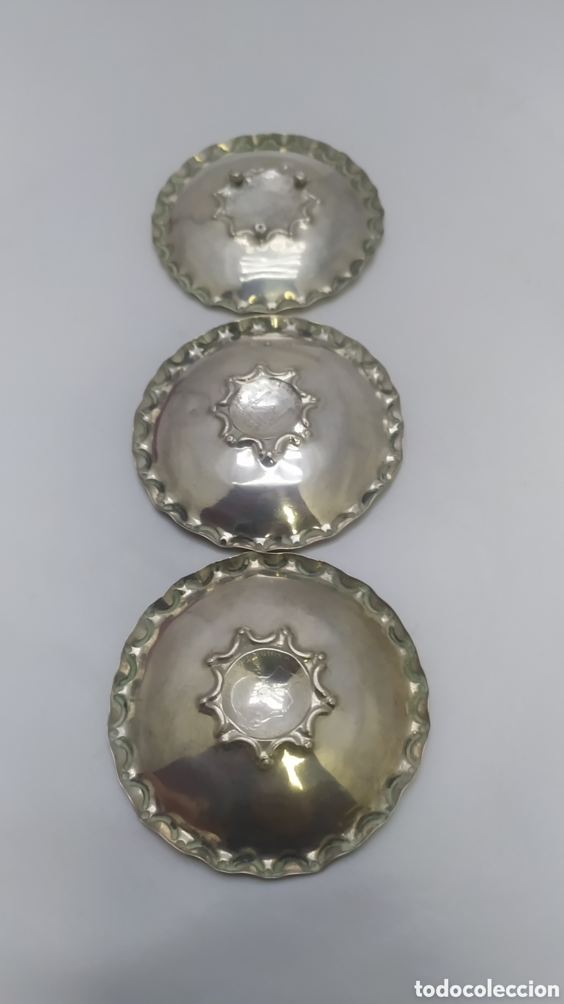 Antig&uuml;edades: bandejas plata con monedas - Foto 2