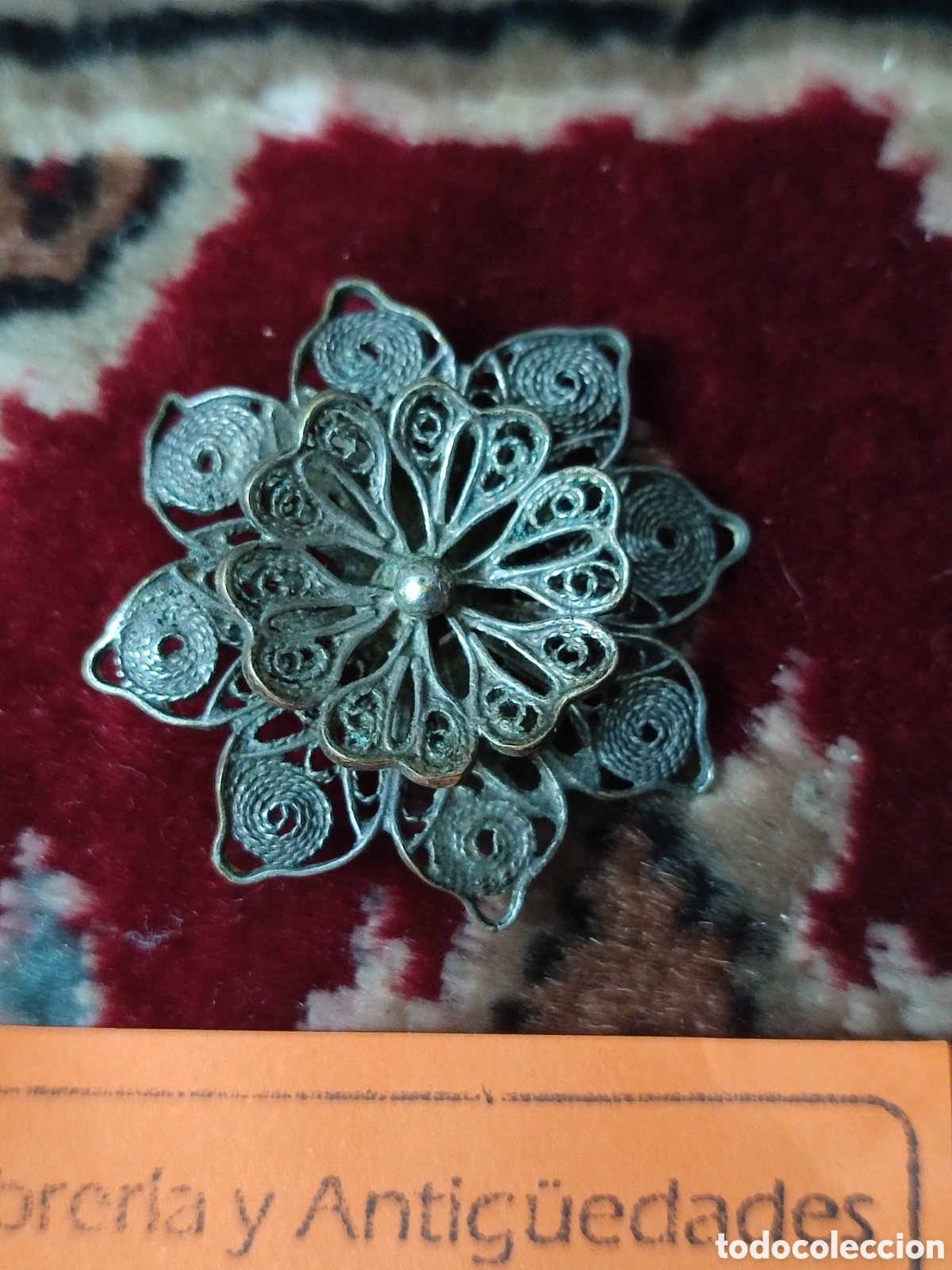 Antig&uuml;edades: Broche de filigrana en forma de rosa