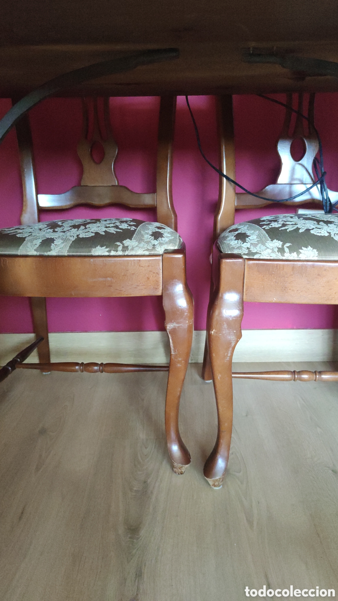 Antig&uuml;edades: Mesa antigua y cinco sillas - Foto 2