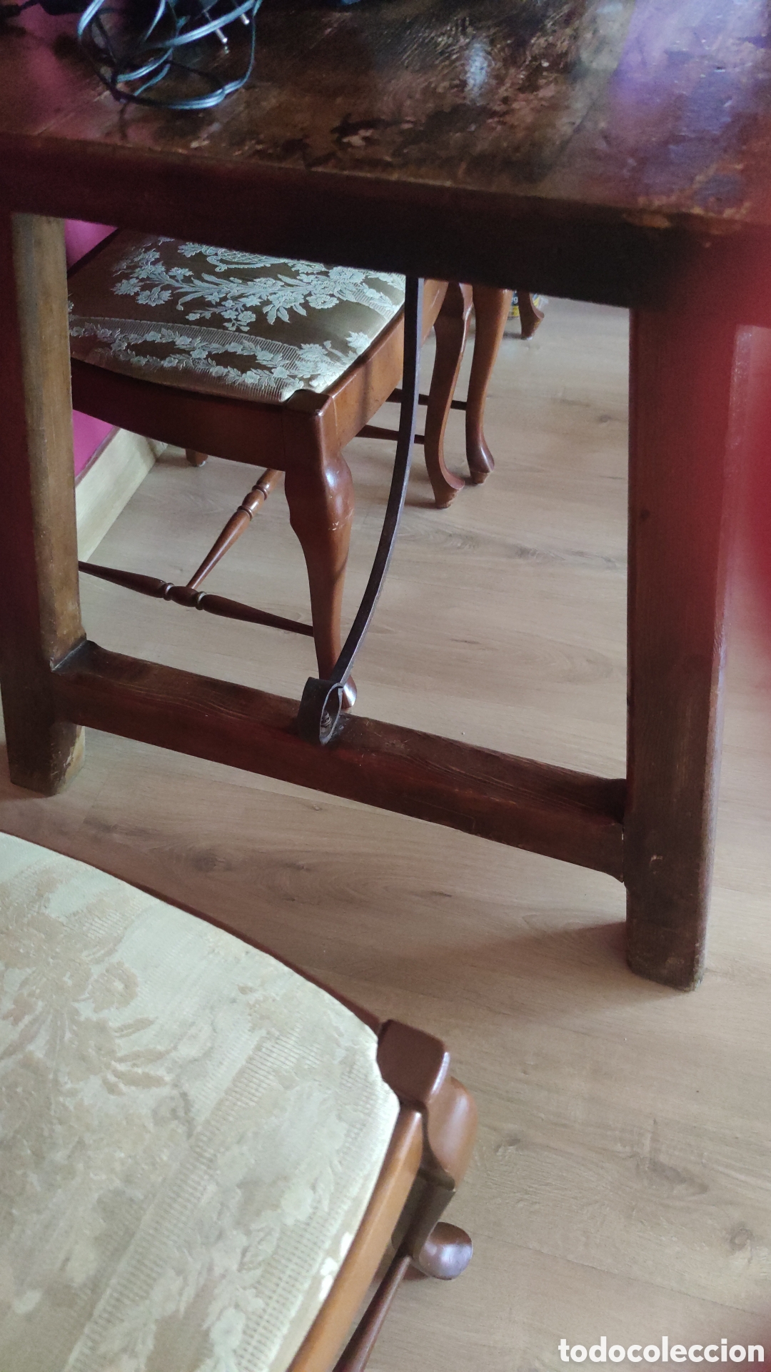 Antig&uuml;edades: Mesa antigua y cinco sillas - Foto 3