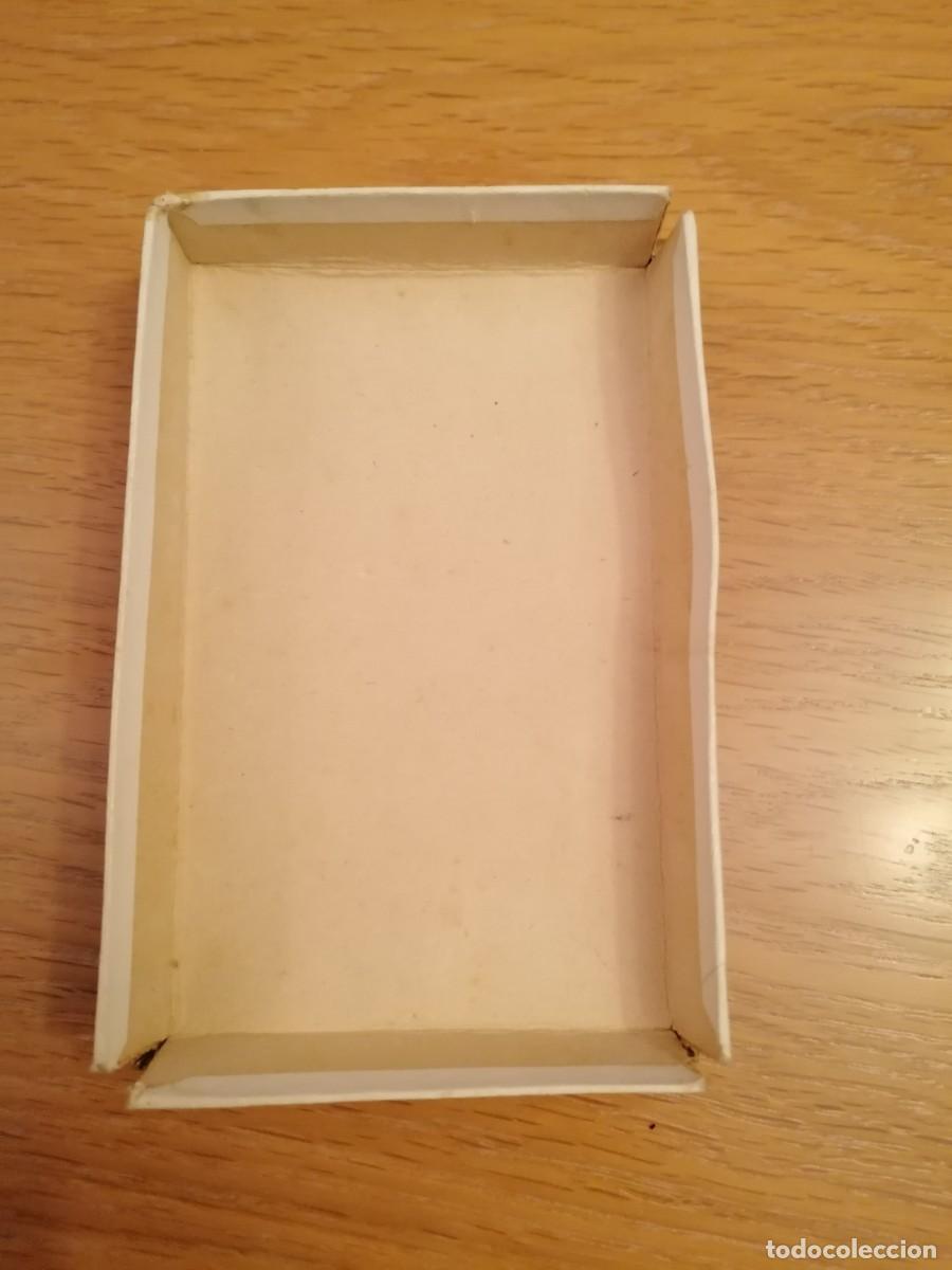Antig&uuml;edades: Caja troquelada de cart&oacute;n con de seda rosa - Foto 4