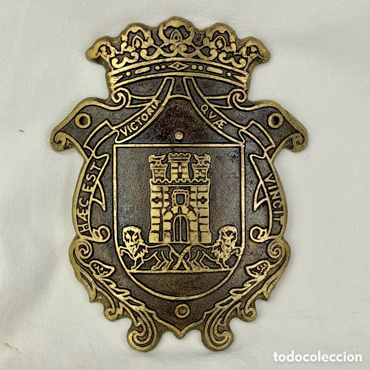 Antig&uuml;edades: PLACA BRONCE AYUNTAMIENTO VITORIA FORMA CURVA PESO 516 GRMS TAMA&Ntilde;O 15,5 CM X 12 CM