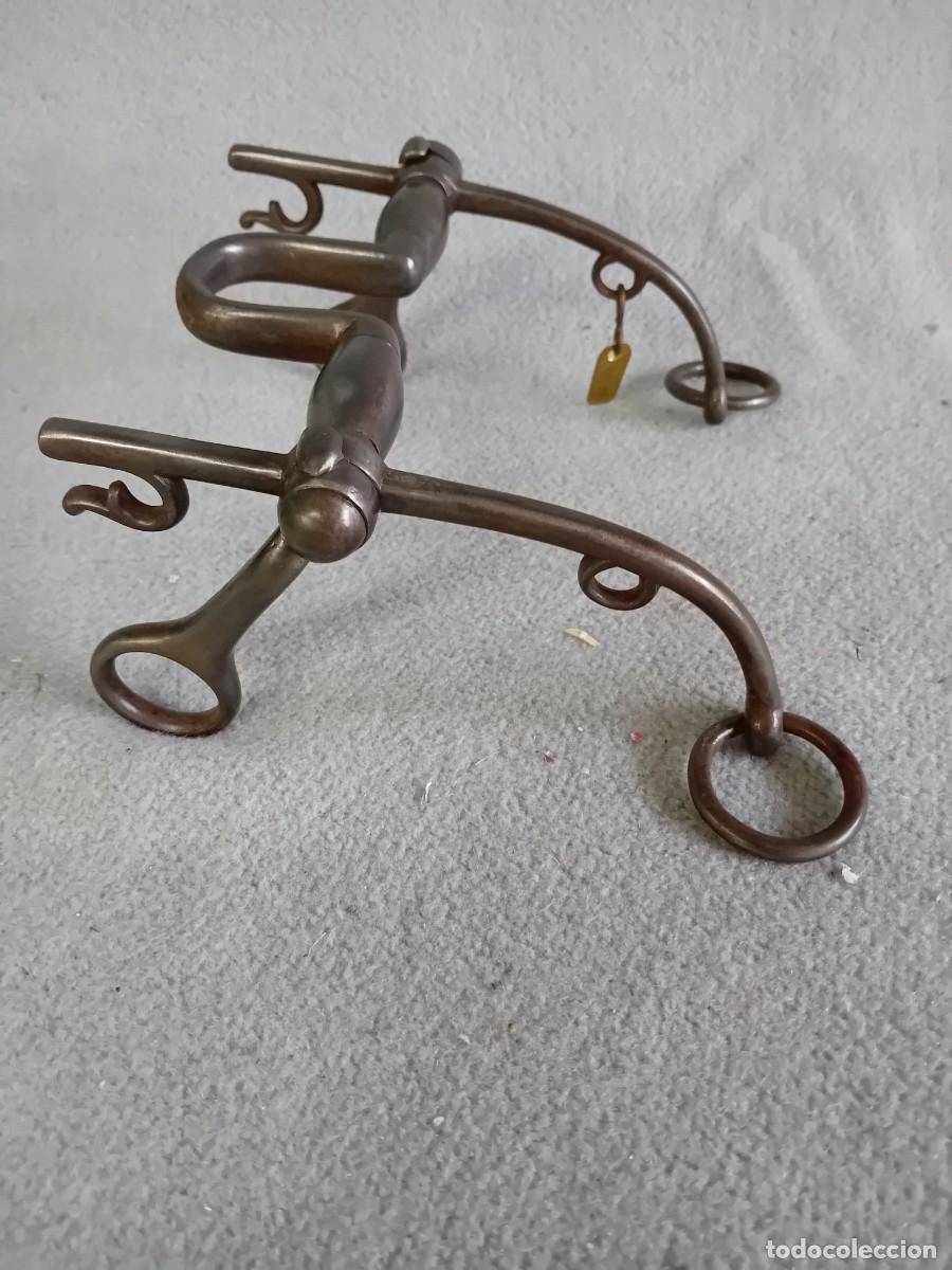 Antig&uuml;edades: Bocado basculante de hierro para caballo - Foto 1