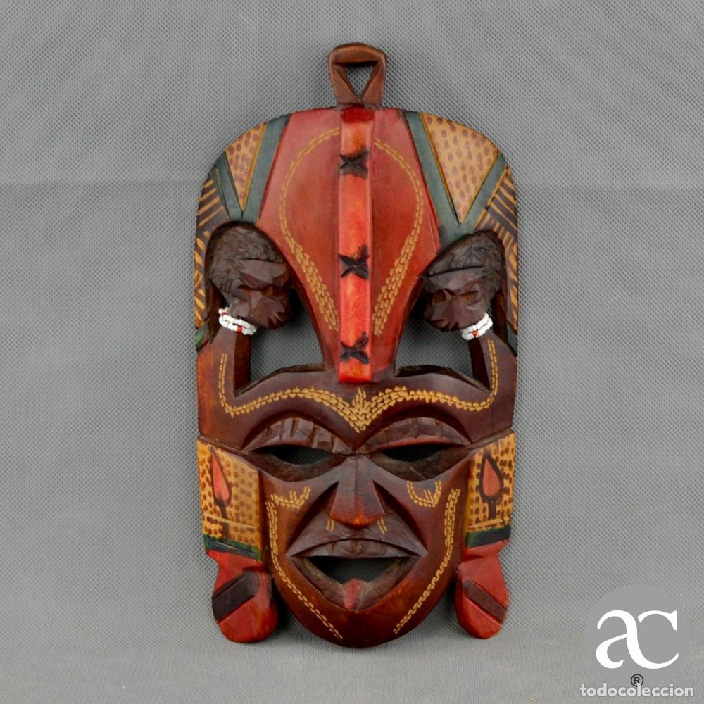 Antig&uuml;edades: Par de m&aacute;scaras Africanas em Madeira - Foto 3