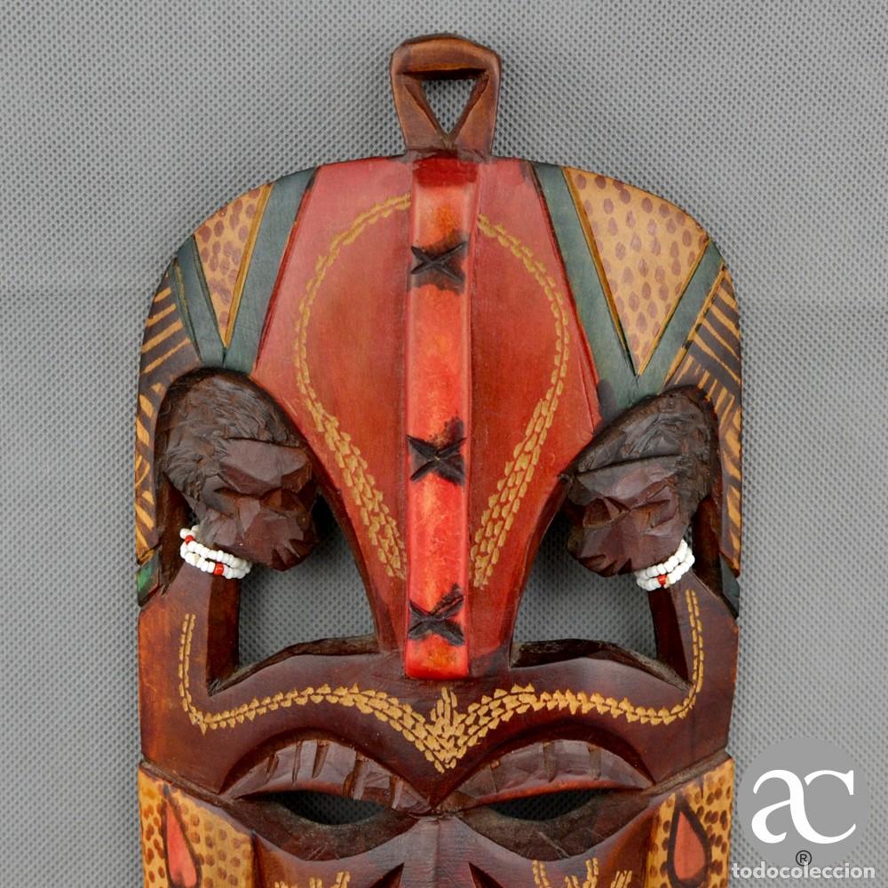 Antig&uuml;edades: Par de m&aacute;scaras Africanas em Madeira - Foto 4