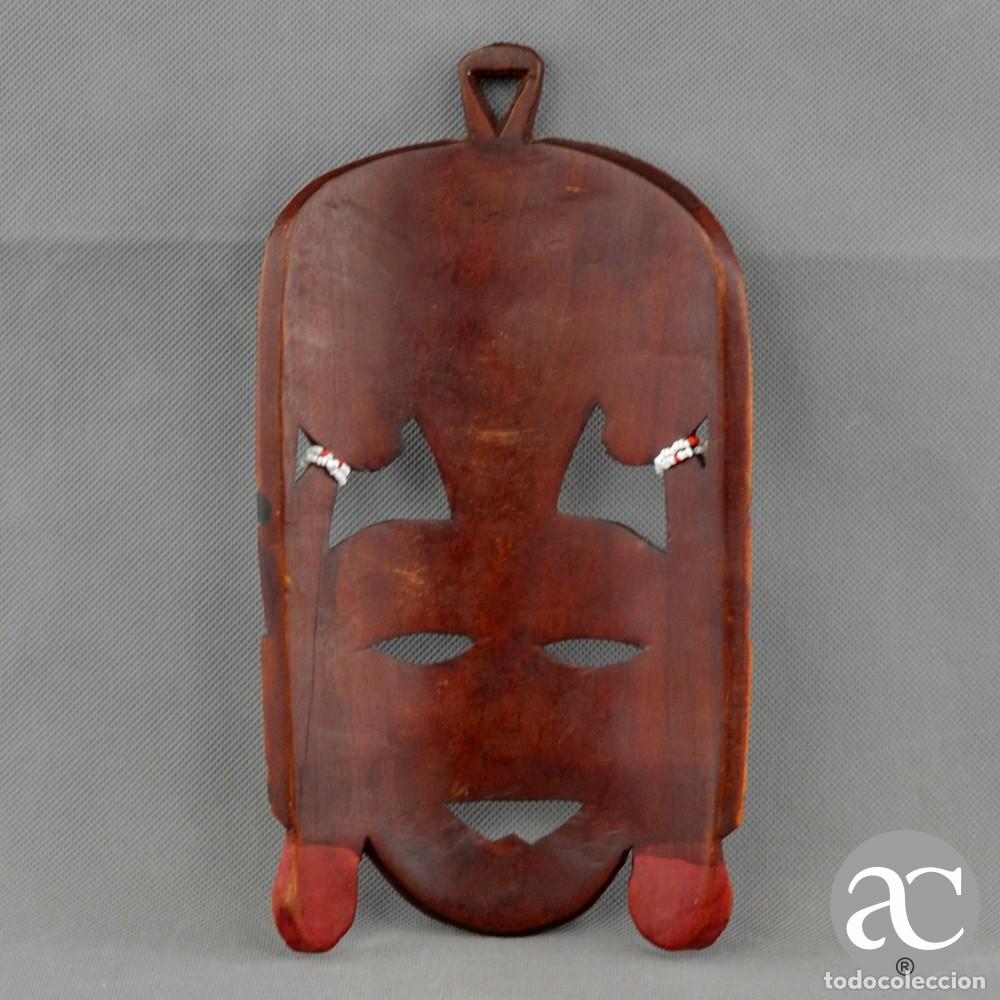 Antig&uuml;edades: Par de m&aacute;scaras Africanas em Madeira - Foto 9
