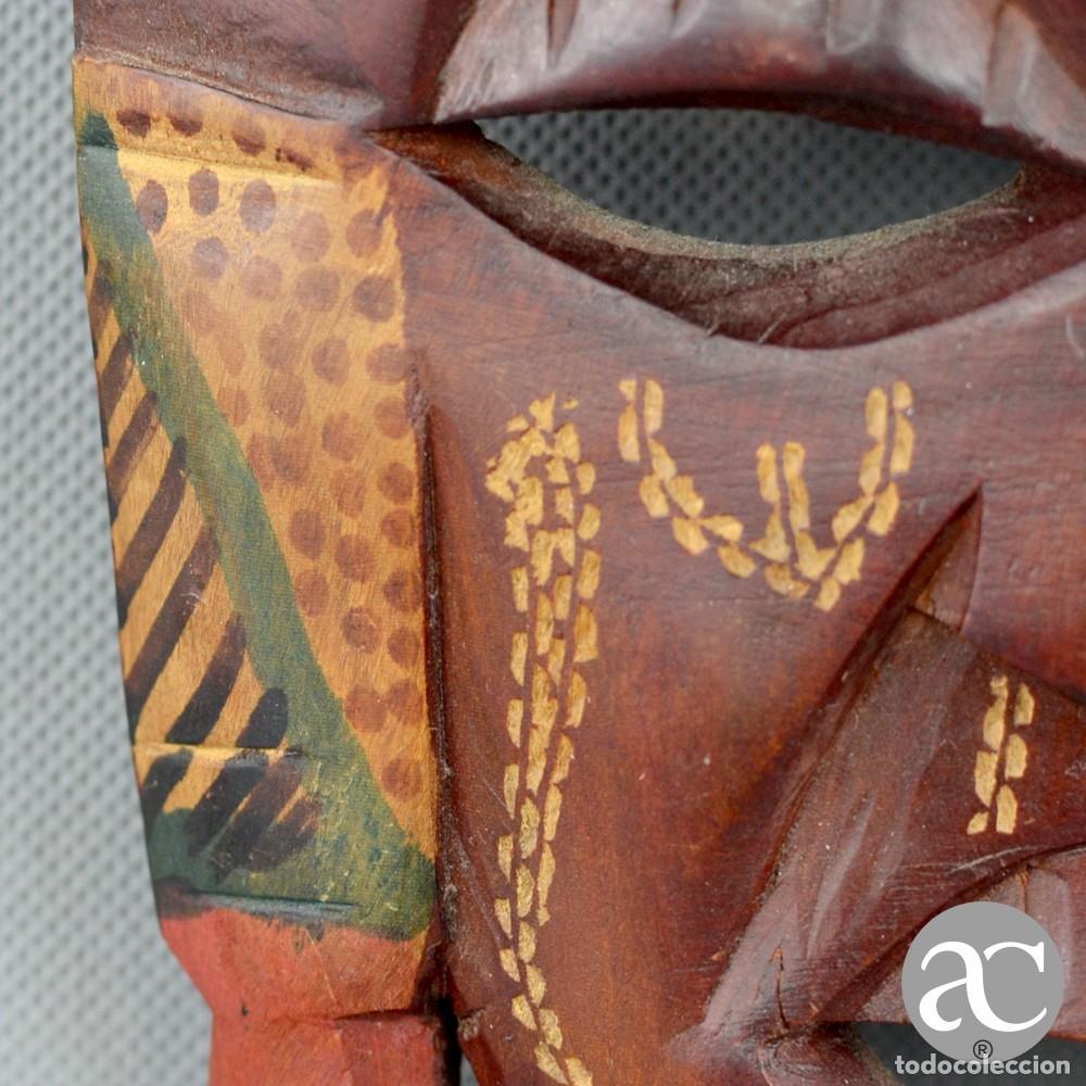 Antig&uuml;edades: Par de m&aacute;scaras Africanas em Madeira - Foto 15