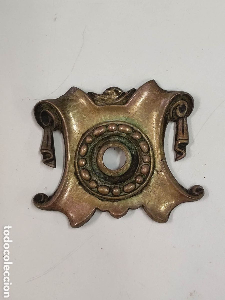 Antig&uuml;edades: Escudo mirilla bronce - Foto 1