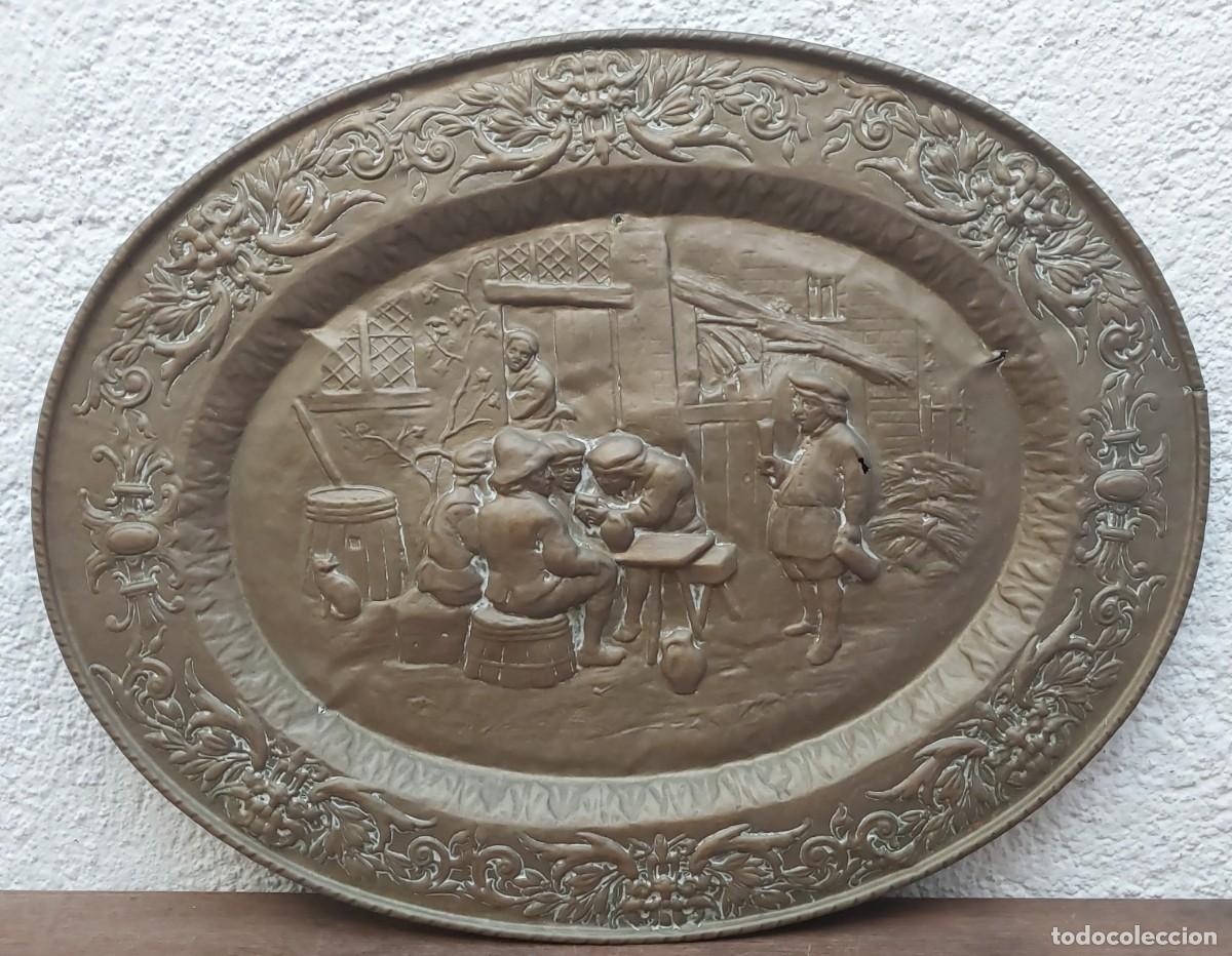 Antig&uuml;edades: BANDEJA DE COBRE BAJO RELIEVE - Foto 1