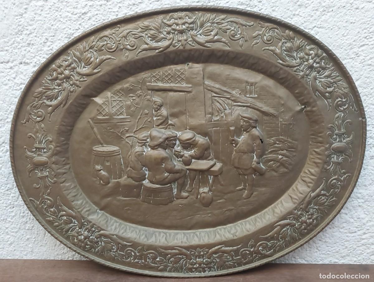 Antig&uuml;edades: BANDEJA DE COBRE BAJO RELIEVE - Foto 2