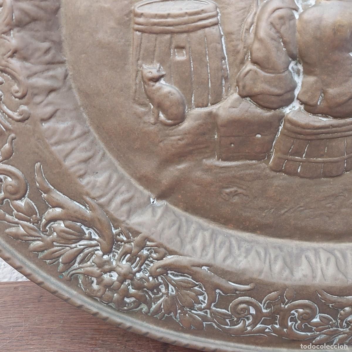 Antig&uuml;edades: BANDEJA DE COBRE BAJO RELIEVE - Foto 9