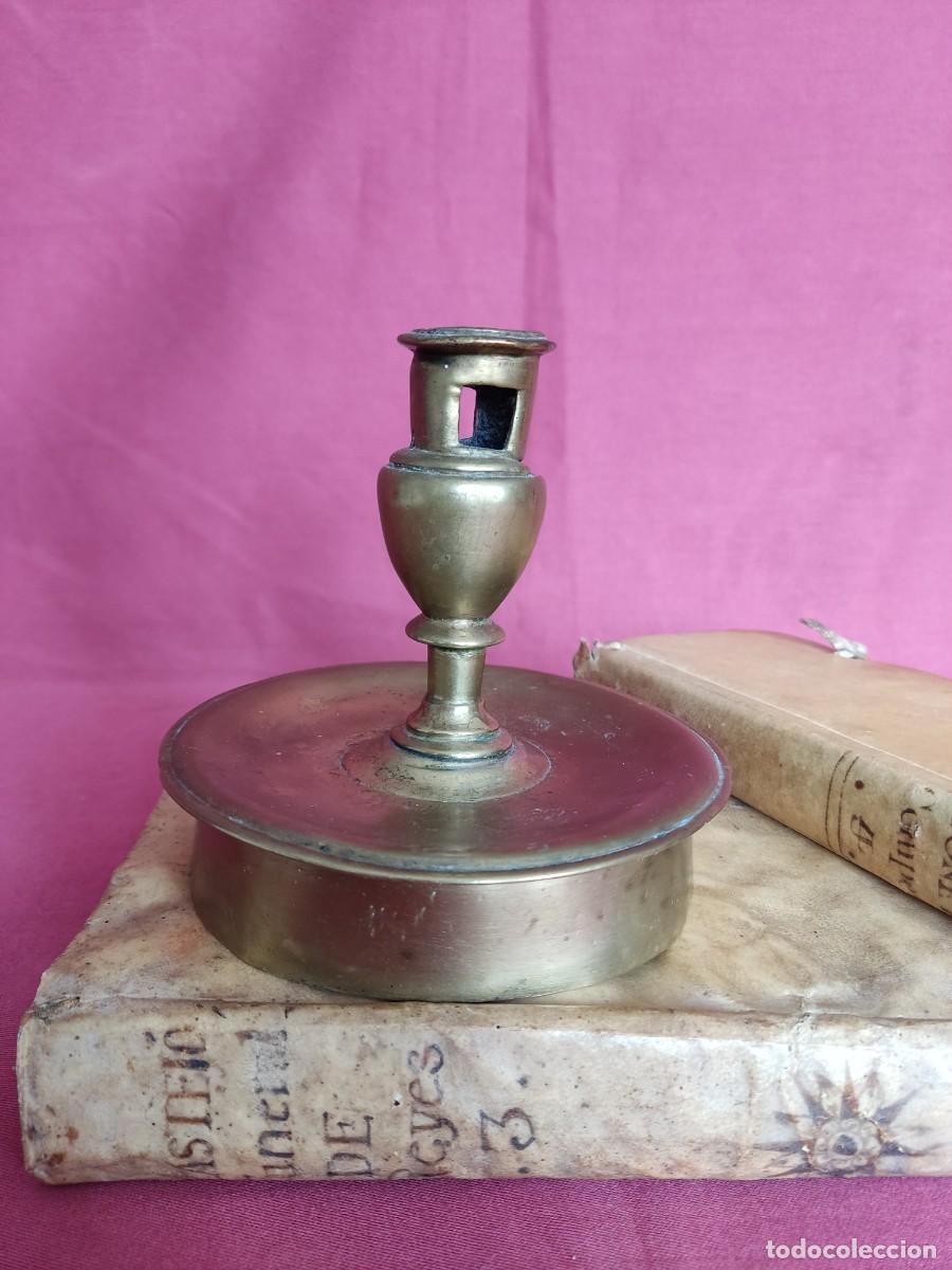 Antig&uuml;edades: ANTIGUO CANDELERO DE BRONCE, c.1650 - Foto 1